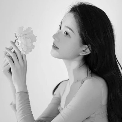 酷飒来袭！黑白高级感女生头像大全 女生头像 第33张
