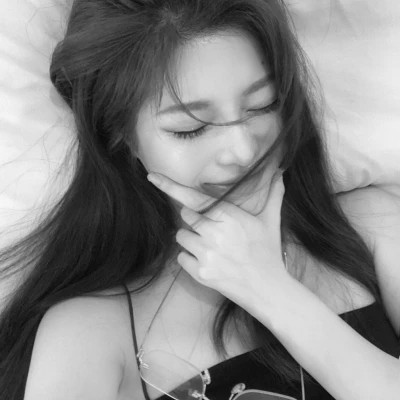 酷飒来袭！黑白高级感女生头像大全 女生头像 第69张