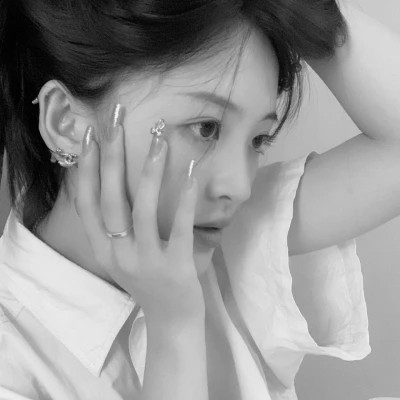 酷飒来袭！黑白高级感女生头像大全 女生头像 第96张