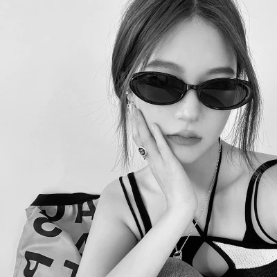 酷飒来袭！黑白高级感女生头像大全 女生头像 第97张