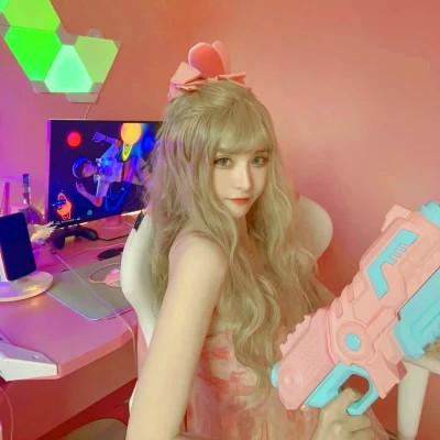 电竞少女必备！抖音超火真人玩电脑游戏头像来啦 女生头像 第3张