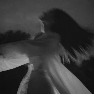 黑白系微信女生头像大全，100 张超有格调 女生头像 第18张