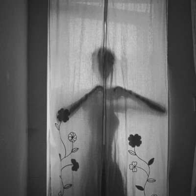 黑白系微信女生头像大全，100 张超有格调 女生头像 第21张