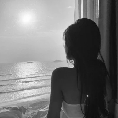 黑白系微信女生头像大全，100 张超有格调 女生头像 第30张