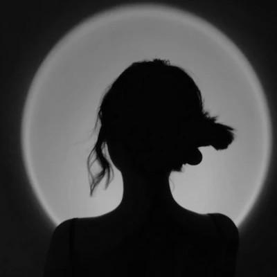 黑白系微信女生头像大全，100 张超有格调 女生头像 第22张
