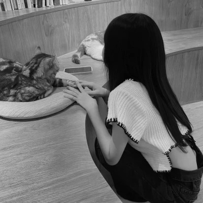 黑白系微信女生头像大全，100 张超有格调 女生头像 第37张