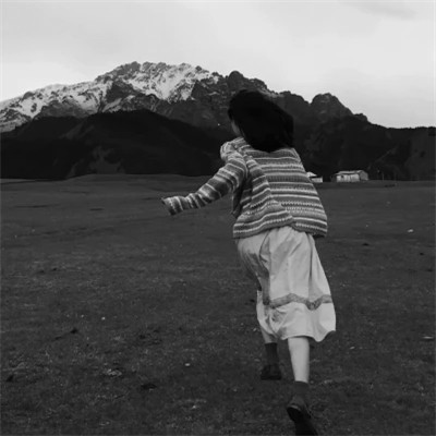 黑白系微信女生头像大全，100 张超有格调 女生头像 第69张