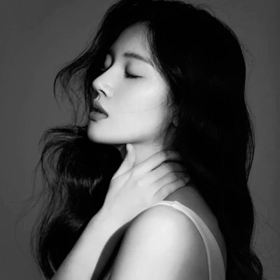 「黑白美女高冷头像」高清合集！冷艳御姐风 / 拽姐范头像无水印下载 女生头像 第9张