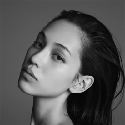 「黑白美女高冷头像」高清合集！冷艳御姐风 / 拽姐范头像无水印下载 女生头像 第5张
