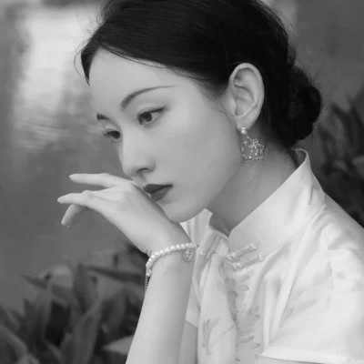 「黑白美女高冷头像」高清合集！冷艳御姐风 / 拽姐范头像无水印下载 女生头像 第17张