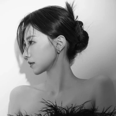 「黑白美女高冷头像」高清合集！冷艳御姐风 / 拽姐范头像无水印下载 女生头像 第13张
