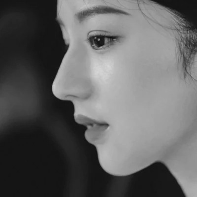 「黑白美女高冷头像」高清合集！冷艳御姐风 / 拽姐范头像无水印下载 女生头像 第21张
