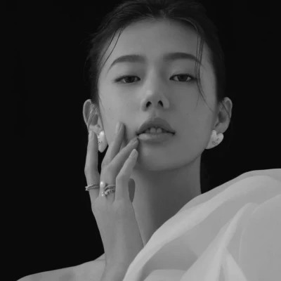 「黑白美女高冷头像」高清合集！冷艳御姐风 / 拽姐范头像无水印下载 女生头像 第23张
