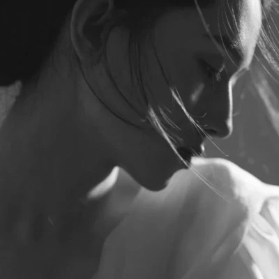 「黑白美女高冷头像」高清合集！冷艳御姐风 / 拽姐范头像无水印下载 女生头像 第38张