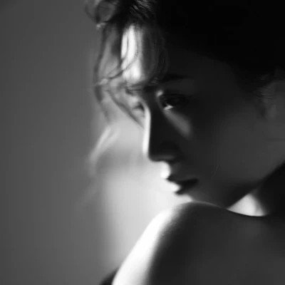 「黑白美女高冷头像」高清合集！冷艳御姐风 / 拽姐范头像无水印下载 女生头像 第70张