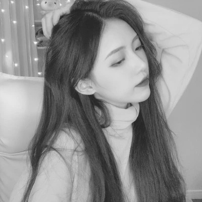 超绝！100张高质量黑白温柔女生头像来袭 女生头像 第8张