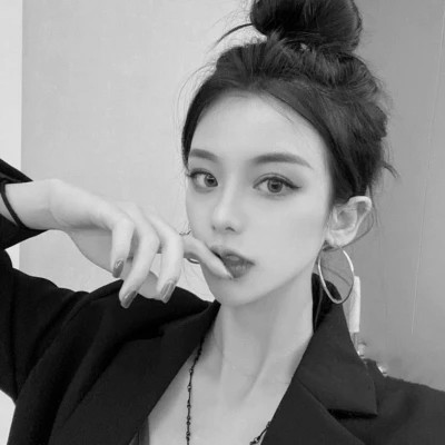 超绝！100张高质量黑白温柔女生头像来袭 女生头像 第24张