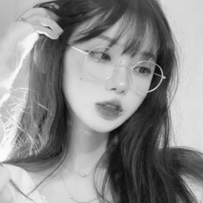超绝！100张高质量黑白温柔女生头像来袭 女生头像 第61张