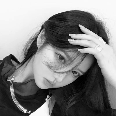 超绝！100张高质量黑白温柔女生头像来袭 女生头像 第72张