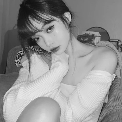 超绝！100张高质量黑白温柔女生头像来袭 女生头像 第87张