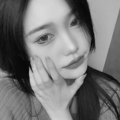 超绝!100张高质量黑白温柔女生头像来袭 女生头像 第100张 超绝!100张高质量黑白温柔女生头像来袭 女生头像 第100张
