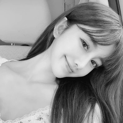 宝藏！100张小众黑白ins风女生真人头像来袭 女生头像 第20张