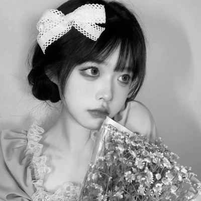 宝藏！100张小众黑白ins风女生真人头像来袭 女生头像 第11张