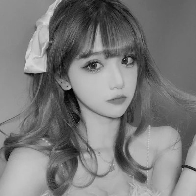 宝藏！100张小众黑白ins风女生真人头像来袭 女生头像 第19张