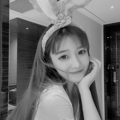 宝藏！100张小众黑白ins风女生真人头像来袭 女生头像 第15张
