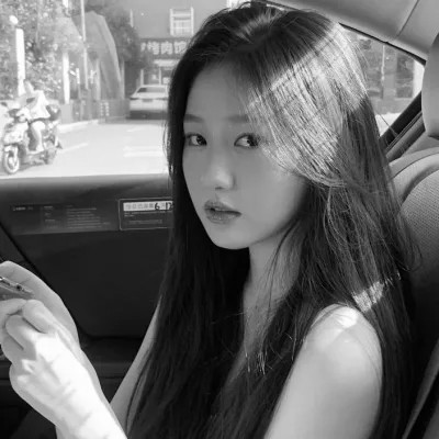 宝藏！100张小众黑白ins风女生真人头像来袭 女生头像 第23张