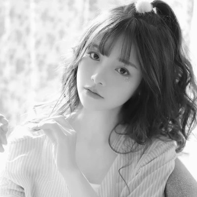 宝藏！100张小众黑白ins风女生真人头像来袭 女生头像 第27张
