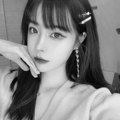 宝藏！100张小众黑白ins风女生真人头像来袭 女生头像 第29张
