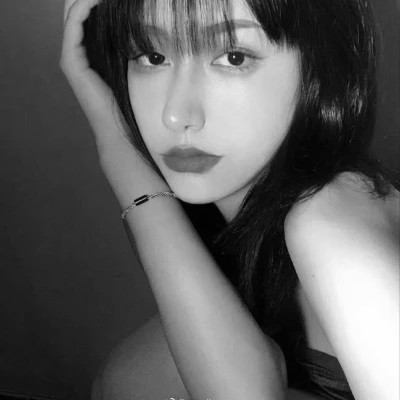 宝藏！100张小众黑白ins风女生真人头像来袭 女生头像 第45张