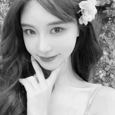 宝藏！100张小众黑白ins风女生真人头像来袭 女生头像 第40张