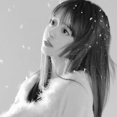 宝藏！100张小众黑白ins风女生真人头像来袭 女生头像 第39张