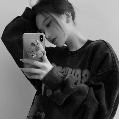 宝藏！100张小众黑白ins风女生真人头像来袭 女生头像 第54张