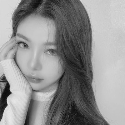 宝藏！100张小众黑白ins风女生真人头像来袭 女生头像 第60张