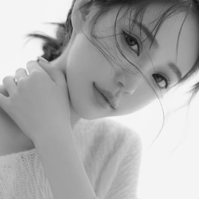 宝藏！100张小众黑白ins风女生真人头像来袭 女生头像 第58张