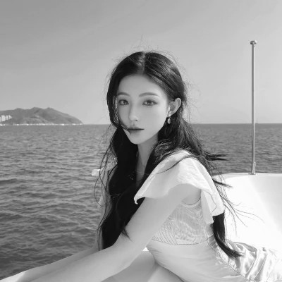 宝藏！100张小众黑白ins风女生真人头像来袭 女生头像 第52张