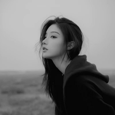 宝藏！100张小众黑白ins风女生真人头像来袭 女生头像 第61张