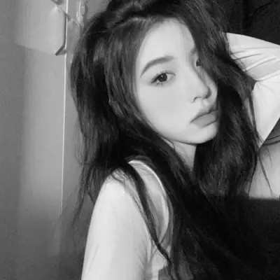 宝藏！100张小众黑白ins风女生真人头像来袭 女生头像 第69张