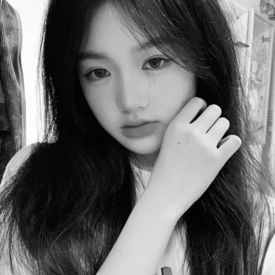 宝藏！100张小众黑白ins风女生真人头像来袭 女生头像 第74张