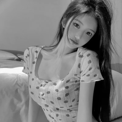 宝藏！100张小众黑白ins风女生真人头像来袭 女生头像 第72张