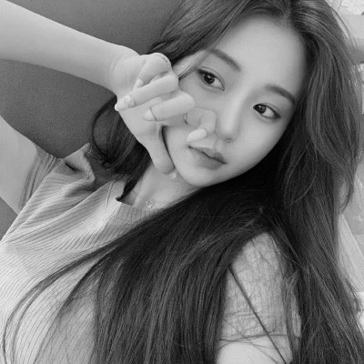宝藏！100张小众黑白ins风女生真人头像来袭 女生头像 第66张