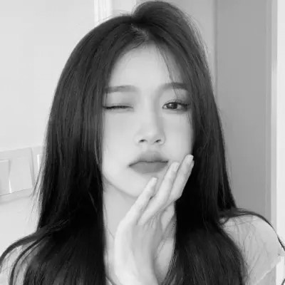 宝藏！100张小众黑白ins风女生真人头像来袭 女生头像 第68张
