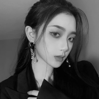 宝藏！100张小众黑白ins风女生真人头像来袭 女生头像 第83张