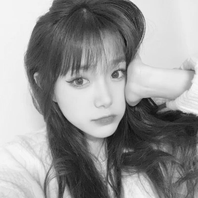 宝藏！100张小众黑白ins风女生真人头像来袭 女生头像 第87张