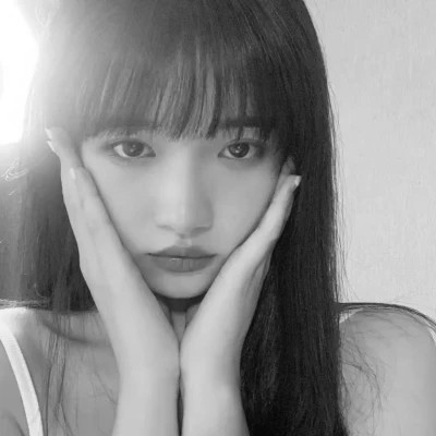 宝藏！100张小众黑白ins风女生真人头像来袭 女生头像 第80张
