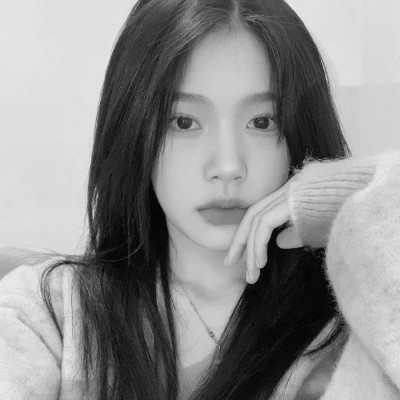 宝藏！100张小众黑白ins风女生真人头像来袭 女生头像 第78张
