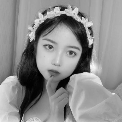 宝藏！100张小众黑白ins风女生真人头像来袭 女生头像 第79张